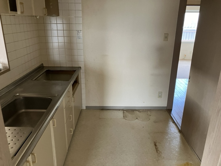 大型の家具をお片付けした後のキッチン