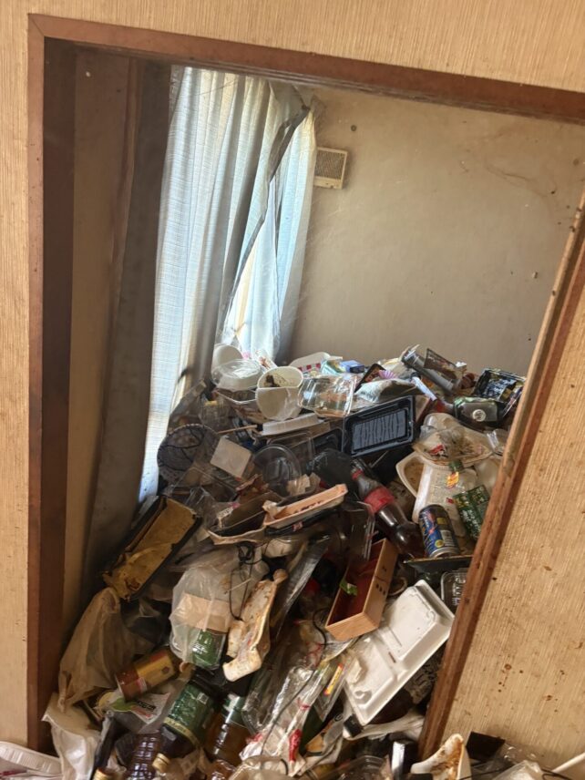 札幌市東区｜1LDKのゴミ屋敷片付け・特殊清掃。搬出困難な現場での残置物撤去とオゾン脱臭事例
